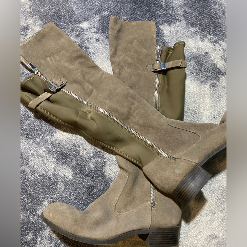 Boots grey mixed materials low hill size 10